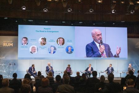 General view of the panel on 