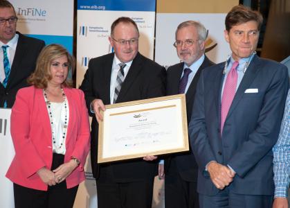 Moderation by Robert Christen,President, Boulder Institute of MicrofinanceWelcoming remarks by Dr Werner Hoyer,President of the European Investment Bankin the presence of Her Royal Highness the Grand Duchess of Luxembourg