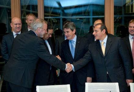 Mr Werner Hoyer, President of the EIB, Dr. Ziad Bahaa Eldin, Deputy Prime Minister and Minister of International Cooperation, Mr Philippe de Fontaine Vive, Vice President of the EIB and Mr. Hesham Okasha, Chairman of the National Bank of Egypt (NBE),