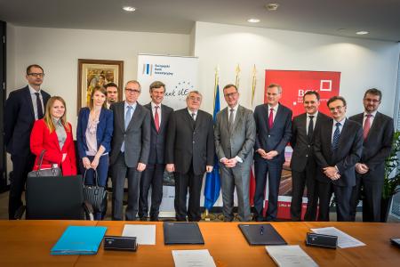 EIB establishes cooperation with BGK on European Investment Advisory Hub and provides financing to small businesses in Poland.