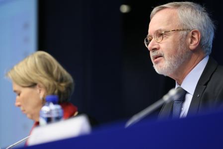 Mrs Constance Kann, Director of the Communications Department and Mr Werner Hoyer, President of the EIB