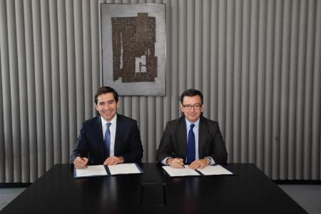 From left to right: Mr Carlos Torres Vila, delegate counsel of BBVA, and Mr Román Escolano, Vice-President of the EIB.