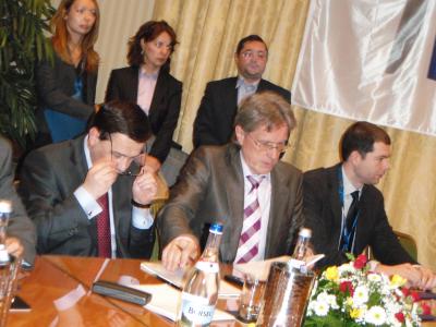 From left to right: Mr. Gheorghe Pogea, Minister of Public Finance of the Republic of Romania, Mr. Matthias Kollatz-Ahnen, Vice President of the EIB and Mr. Bogdan Dragoi, Secretary of State, Ministry of Public Finance of the Republic of Romania and Member of the EIB Board of Directors