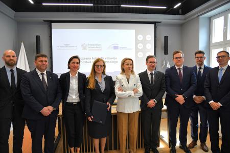 Europejski Bank Inwestycyjny wspiera kwotą blisko 2 mld zł modernizację najważniejszej linii kolejowej w województwie świętokrzyskim