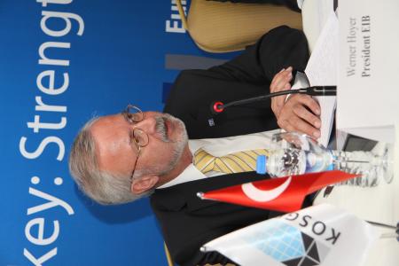 President Werner Hoyer signed on behalf of the EIB during an official visit to Turkey