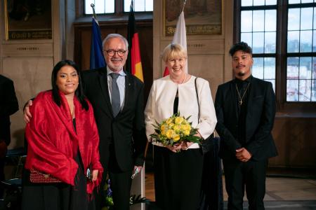 European Commission President Ursula von der Leyen presents the European Banker of the Year award to EIB President Werner Hoyer