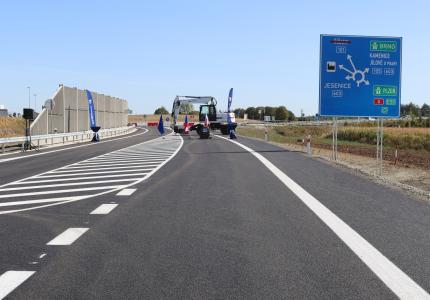 Czech Republic: EIB signs a CZK 1.3 billion loan with Central Bohemia Region to improve healthcare and other key infrastructures at #EURegionsWeek