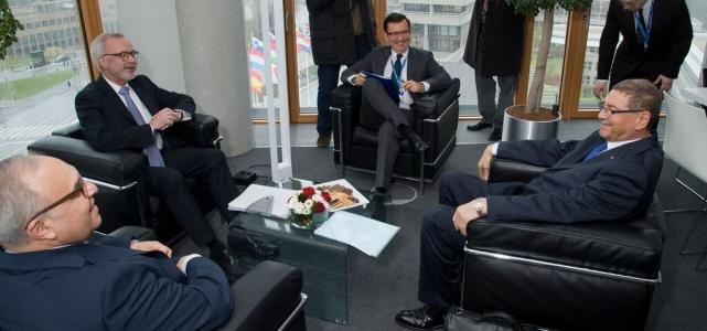 From left to right: EIB President Mr Werner HOYER, EIB Vice President Mr Román ESCOLANO, and His Excellency Mr Habib ESSID Head of Government of the Tunesian Republic.