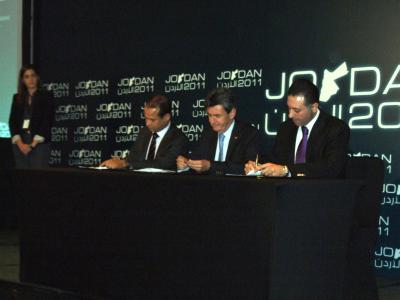 from left to right: Mustafa Abdel-Wadood, CEO,Abraaj Capital Limited, Philippe de Fontaine Vive Curtaz,Vice President, EIB and H.E. Eng. Yarub Qudah, CEO of JEDCO