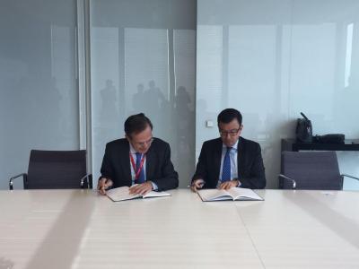 EIB Vice-President Román Escolano and CEPSA’s CEO, Pedro Miró