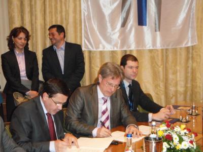 From left to right: Mr. Gheorghe Pogea, Minister of Public Finance of the Republic of Romania, Mr. Matthias Kollatz-Ahnen, Vice President of the EIB and Mr. Bogdan Dragoi, Secretary of State, Ministry of Public Finance of the Republic of Romania and Member of the EIB Board of Directors