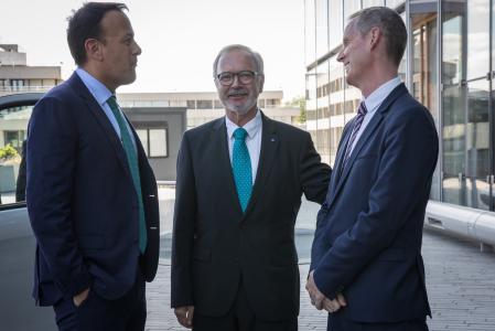 Mr. Leo Varadkar, Irish Prime Minister visits the EIB, signs the EIB's Golden Book and witnesses the signature of the 3,50M Dublin Airport investment