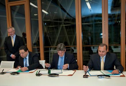 Dr. Ziad Bahaa Eldin, Deputy Prime Minister and Minister of International Cooperation, Mr Philippe de Fontaine Vive, Vice President of the EIB and Mr. Hesham Okasha, Chairman of the National Bank of Egypt (NBE)