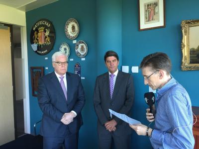 From left to right: Mr Pim van Ballekom, EIB Vice-President, and Mr Jan Geluk, Chairman of the Dutch local water authority Waterschap Hollandse Delta (WSHD).