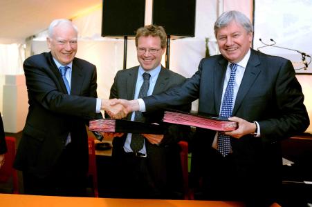 From left to right: Philippe Maystadt, President of the EIB; Philippe Henry, Minister of the Environement; Jean-Claude Marcourt, Minister of Economy