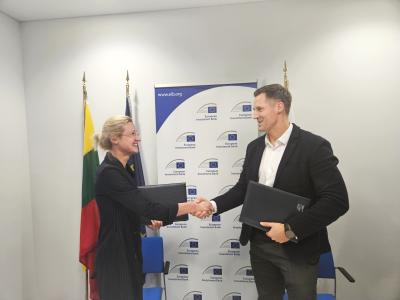 EIB Vilnius head of Office Virginija Gecaite and Klaipedos Vanduo’s CEO Benitas Jonikas