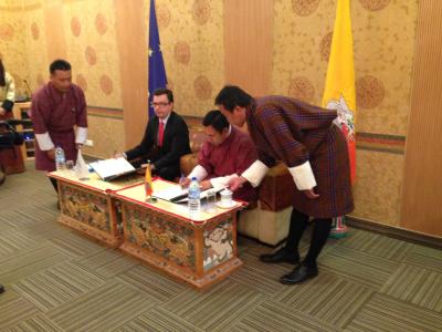Román Escolano, EIB Vice-Président and Bhutan 's Finance Minister, Lyonpo Namgay Dorji
