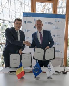 Vice-President, Andrew McDowell welcomes Romanian Minister of Public Finance. They sign the SPL Contract