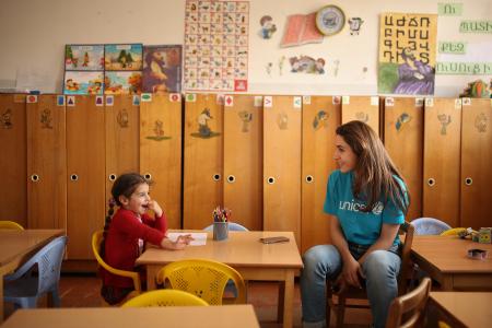 Armenia: EIB Group donates €200 000 to UNICEF for psycho-social support for refugees ENGLISH