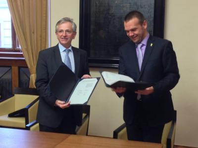 Mr Wilhelm Molterer, EIB Vice- President, responsible for lending operations in the Czech Republic and Mr Martin Baxa, Mayor of Plzeň