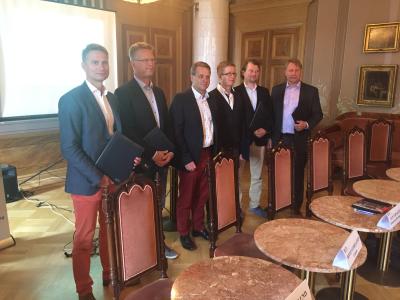 From left to right: Mr John Liljelund of AW-Energy, Mr Risto Vuohelainen of Canatu, Mr Jan Vapaavuori, EIB Vice President, Mr John Engström of Enevo, Mr Mikael Gummerus of Frosmo, and Mr Tuomas Tenkanen of Mobidiag.