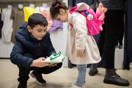 Armenia: EIB Group donates €200 000 to UNICEF for psycho-social support for refugees ENGLISH