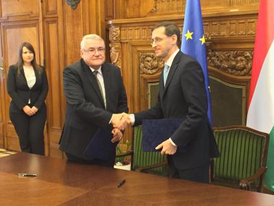 Mr László Baranyay, EIB Vice-President and Mr. Mihály Varga, Minister for National Economy