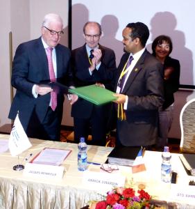 EIB Vice President Pim Van Ballekom, Deputy Director General of AFD Jacques Moineville, Ethiopian State Minister of Finance Ato Ahmed Shide and Minister of State for Development and Francophony Annick Girardin