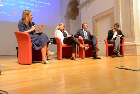 from left to right: Debora Revoltella, EIB's Chief Economist; Lurdes Gramaxo, Partner at Bynd Venture Capital and President of Investors Portugal, Portuguese Association of Early Stage Investor; Rui Manuel Rodrigues Lopes Teixeira, Chief Financial Officer EDP - Energias de Portugal, S.A.; David Dinis, Deputy-editor Expresso