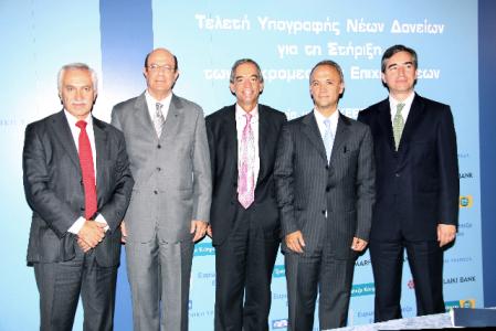 The contracts were signed in a public ceremony in the presence of Mr Charilaos Stavrakis, Cypriot Minister of Finance, and some 150 entrepreneurs, by EIB Vice-President Mr Plutarchos Sakellaris, Mr Vassos Shiarly (Bank of Cyprus Group General Manager, Domestic Banking), Mr Thimios Bouloutas (Managing Director of Marfin Popular Bank) and Mr Makis Keravnos (CEO of the Hellenic Bank Group).