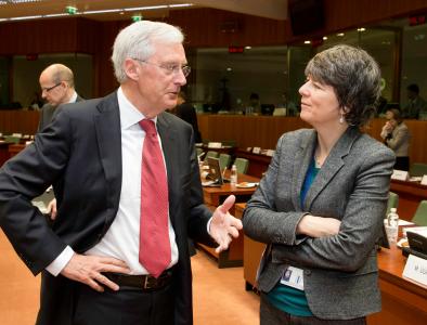 Mr Ben KNAPEN, Director of the EIB and Mrs Tamsyn Barton, EIB