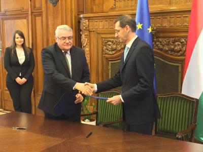 Mr László Baranyay, EIB Vice-President and Mr. Mihály Varga, Minister for National Economy