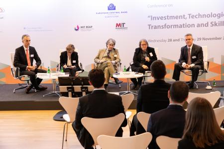 The EIB host a series of days of ECON Conference in Investment, Technological Transformation and skills. Policy address by Klaus Regling, Managing Director, European Stability Mechanism. Parallel Session second round.