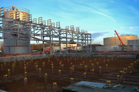 The project intends to produce bio-ethanol via an innovative combination of torrefaction of waste wood to be used in the blast furnace in lieu of fossil coal for PCI (pulverised coal injection) and a gas fermentation process using exhaust gases emitted by the blast furnace (or basic oxygen furnaces BOF) to produce 64,000 t/a ethanol. This is a first-of-its-kind industrial size demonstration plant for the production of advanced bio-ethanol with such a process.