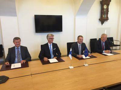 From left to right: European Commission Director for Regional Policy, Rudolf Niessler, Deputy Director of the European Investment Fund Hubert Cottogni, EIB Vice-President Jan Vapaavuori and Olli Rehn, Minister of Economic Affairs of Finland