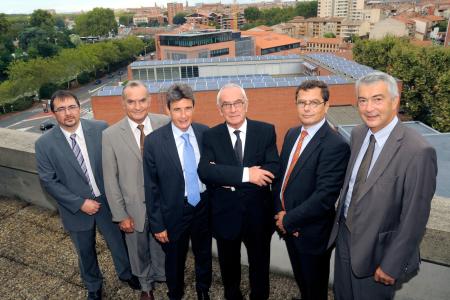 From left to right: Thierry Armand, Director Entreprises et Professionnels of Banque Populaire du Sud; Yvon Malard, Director General of Crédit Agricole Toulouse 31; Philippe de Fontaine Vive, EIB Vice-President; Martin Malvy, President of the Regional Council of Midi-Pyrénées; Pierre Carli, Chairman of the Management Board of Caisse d'Epargne Midi-Pyrénées; Alain Condaminas, Director General of Banque Populaire Occitaine
