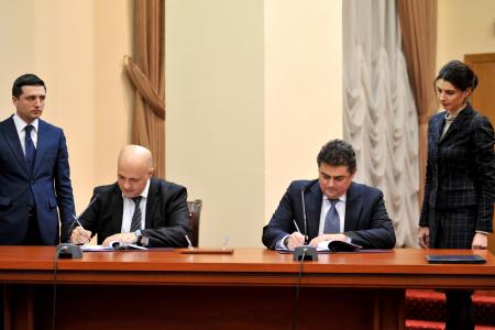 Mr. Dmitri Gvindadze EBRD Head of Office and Deputy Prime Minister Octavian Calmic, Minister of Economy of the Republic of Moldova