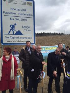 Construction of a new 33 km motorway in Bavaria under a PPP scheme. The section will be part of the A94 project. From left to right: EIB President Werner Hoyer and Mr Alexander Dobrindt, Federal Minister of Transport and Digital Infrastructure of Germany