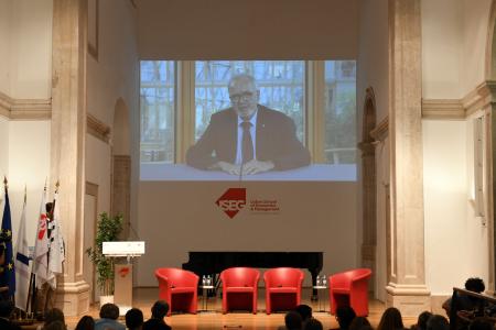 President Hoyer delivering the opening keynote for the conference 