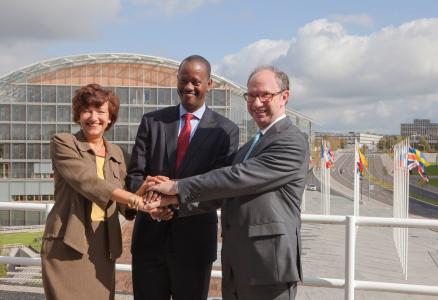 from left to right:Mrs Flavia Palanza, Associate Director for Central and Eastern Africa, EIB, Mr. Jack Nkusi Kayonga, Chief Executive Officer of the Rwanda Development Bank and Mr Patrick Walsh, Director responsible for Africa, Caribbean and Pacific operations