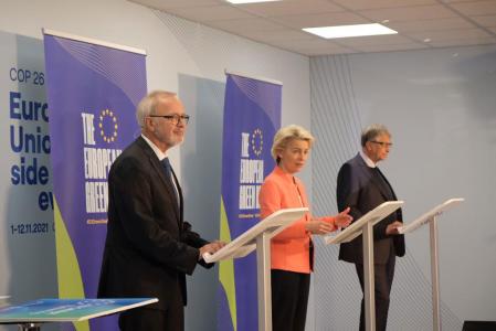 European Commission President Ursula von der Leyen, Bill Gates, the Founder of Breakthrough Energy, and European Investment Bank President Werner Hoyer during the signature event