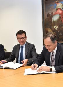 EIB Vice-President Román Escolano and Millennium bcp’s CFO Miguel Bragança