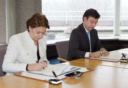 ICO’s Chairman, Román Escolano and EIB Vice-President Magdalena Álvarez Arza