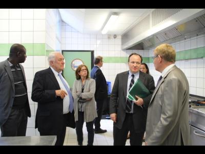 La signature a eu lieu au lycée Jean Moulin à Revin, suivie d’une visite du chantier des travaux de restructuration en cours.
