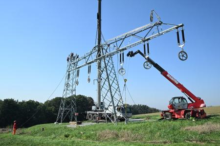 EIB supports SachsenEnergie grid expansion with €400 million for the future of energy access in eastern Saxony 