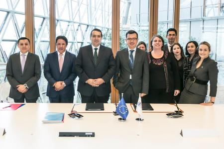 Ceremonial signature for Metro de Quito