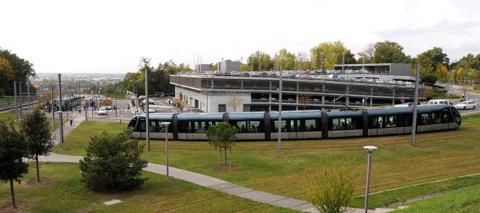 Extension, for a total of 20km, of three lines of the Bordeaux's tram system