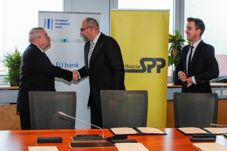 László Baranyay, EIB Vice-PresidentFrantišek Čupr, Chairman of the Board of Directors of SPP - Distribúcia and Miroslav Haško, Member of the Board of Directors of SPP - Distribúcia