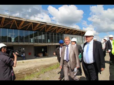 La signature a eu lieu au lycée Jean Moulin à Revin, suivie d’une visite du chantier des travaux de restructuration en cours.