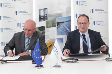 From left to right: Mr Frank Eloy, SaarLB director, and Mr Ambroise Fayolle, EIB Vice-President with responsibility for operations in France and Germany.